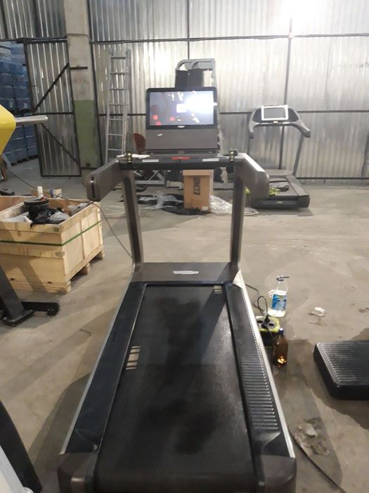 Бігова доріжка Technogym Run Artis в наявності