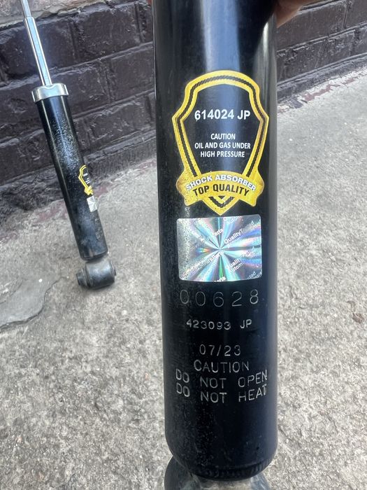 Задние амортизаторы BMW