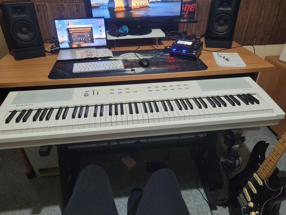 Piano digital Kurzweil Kae1, 88 teclas.