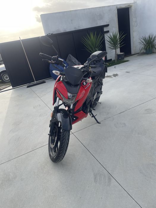 Suzuki gsx-s 125  em bom estado