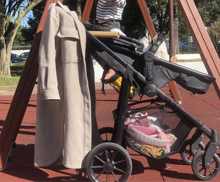 Carrinho de bebe com ovo