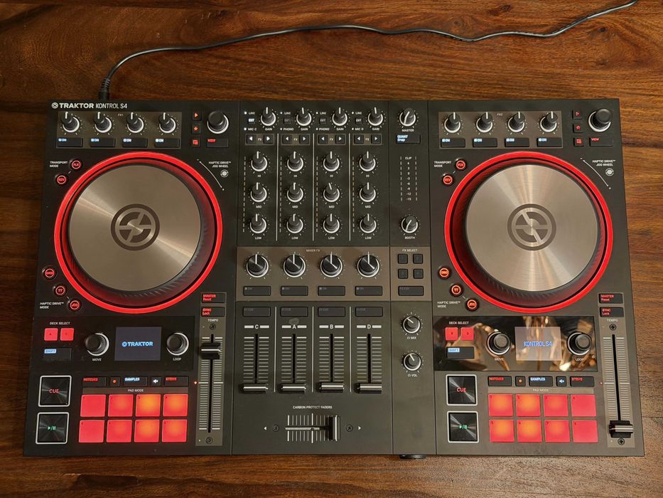 Traktor Kontrol S4 MK3 DJ Controller - Native Instruments + Mala Gator + Caixa original (c/novo)