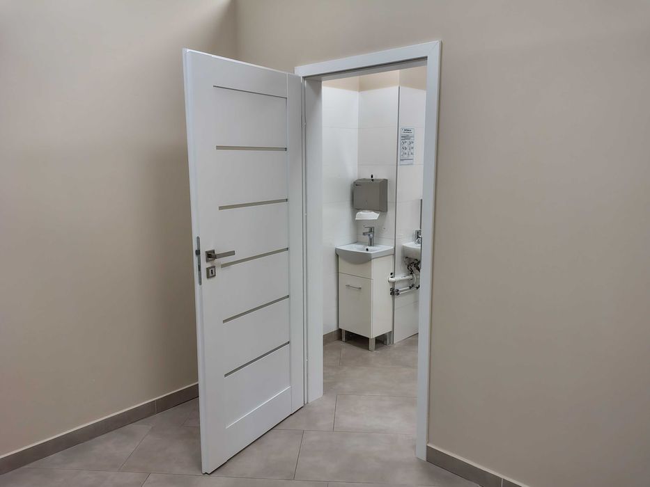 lokal w budynku usługowo - handlowym  w Jarosławiu