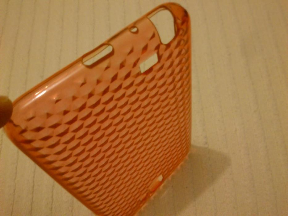Capa de proteção em silicone para telemóvel.