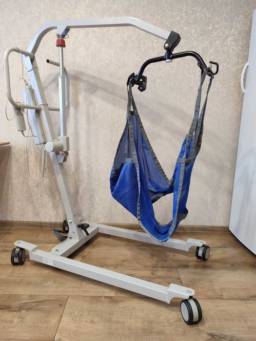 Підйомник для інвалідів з електроприводом