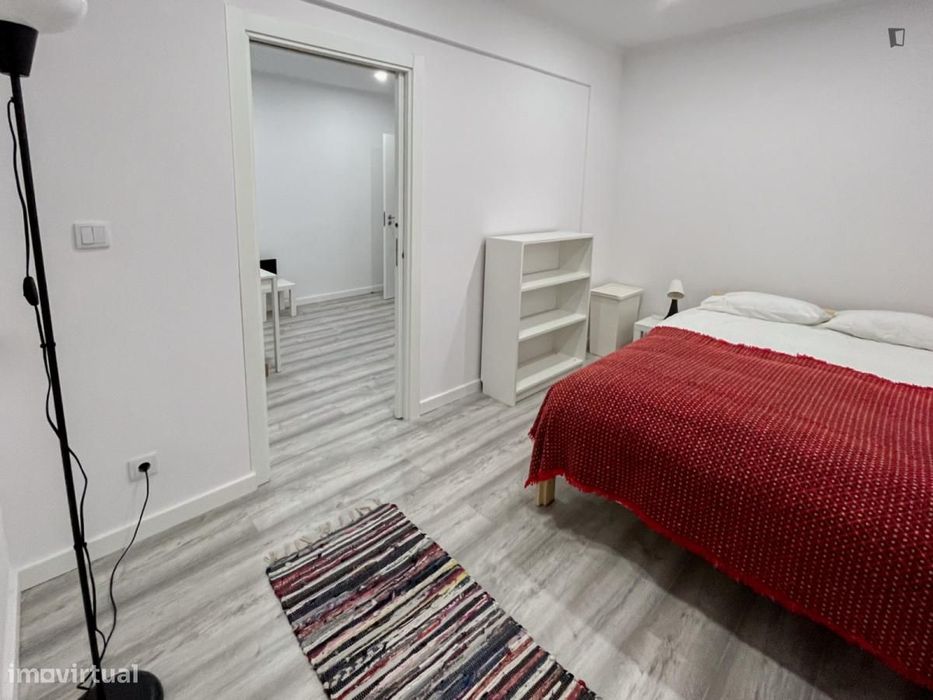 Quarto - localizado em Amadora Lisbon