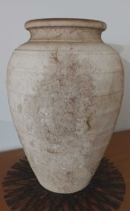 Vasos rústicos com pinturas rústicas