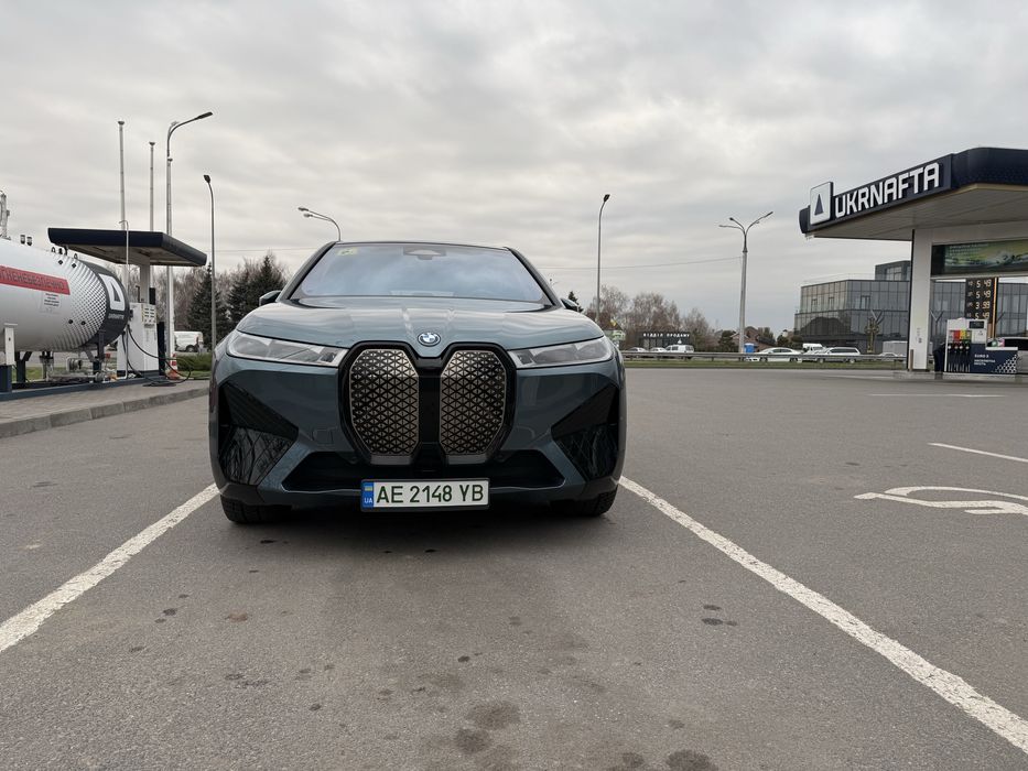 Єлектромобіль IX 2023