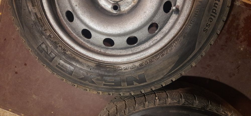 Зимові шини 215/60*R16