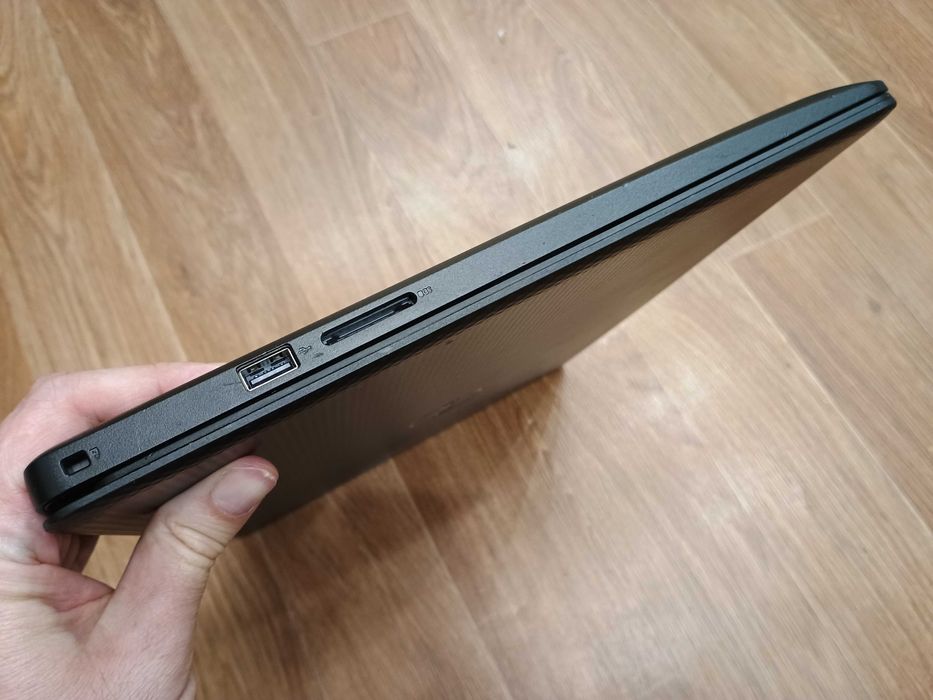 Dell Inspiron 3593 i3 1005g1\8gb ddr4\128 SSD як новий