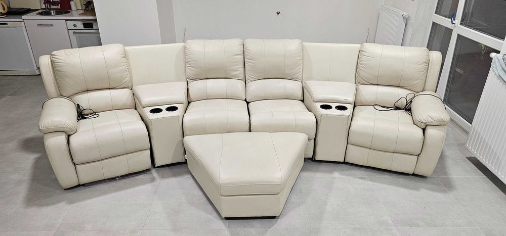 Sprzedam piękny 2 letni skórzany narożnik z funkcją elektryczną.