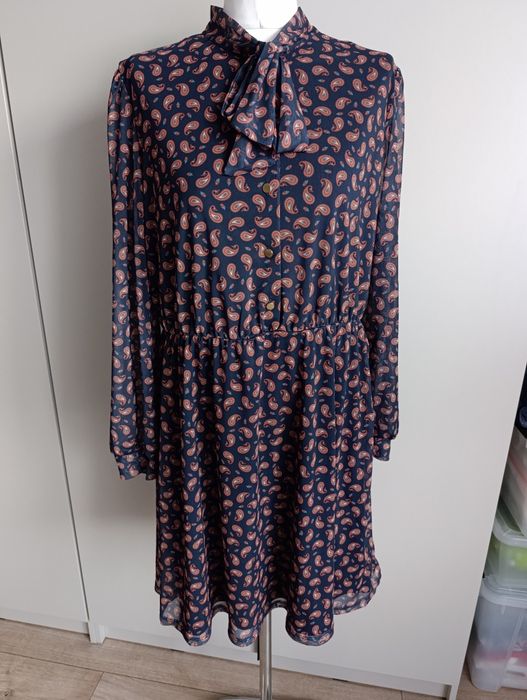 Sukienka Nowa bez metki z krawatką klasyczna na co dzień do pracy