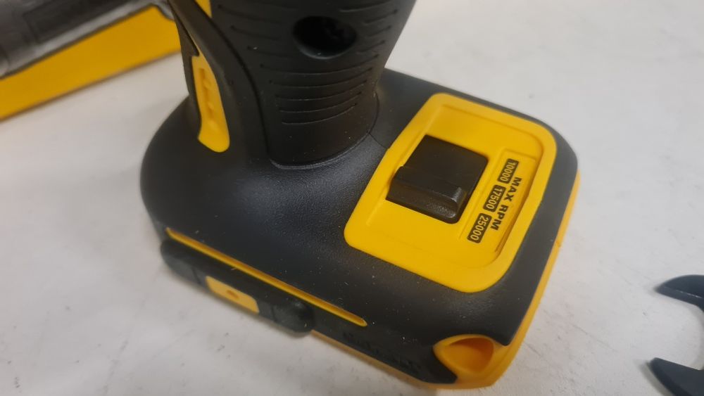 Szlifierka prosta DEWALT DCG426N