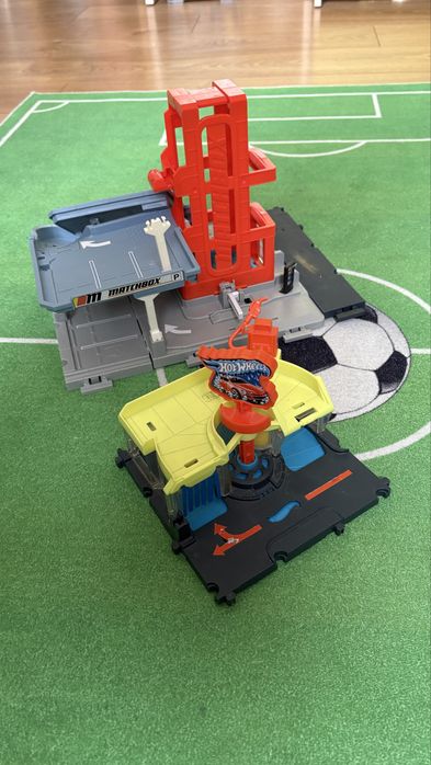 Zestaw różnych torów Hotwheels + Super Thing duży zestaw