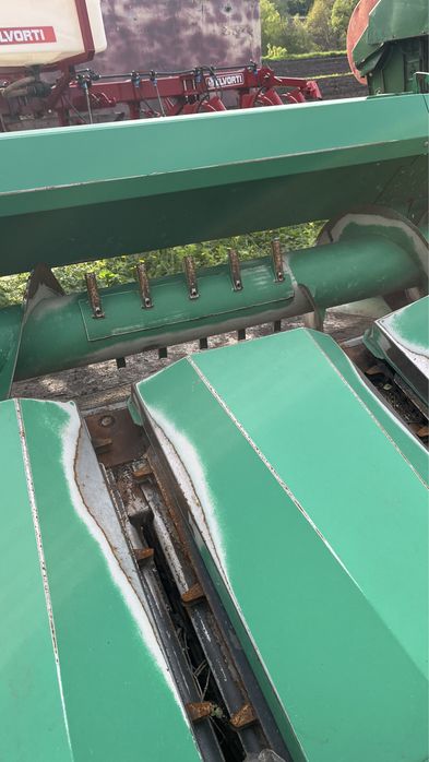 Продам кукурудзяну жниварку 8 рядну ксм-8