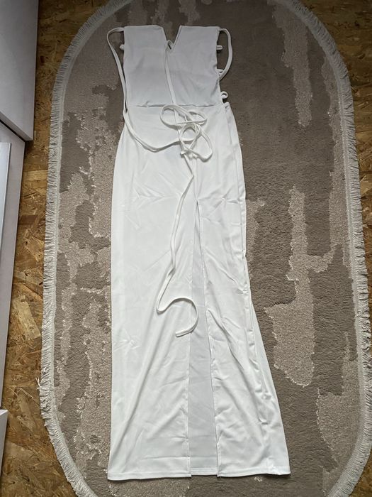 Біла атласна сукня НОВА