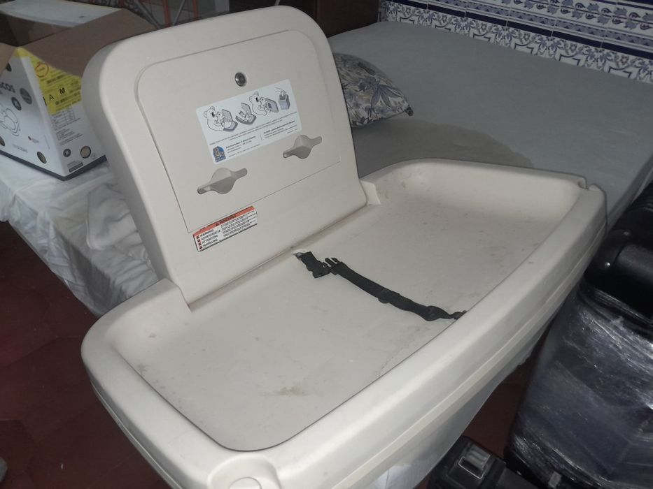 Dispositivo  muda fraldas para hotelaria cafe/ restaurante 40€