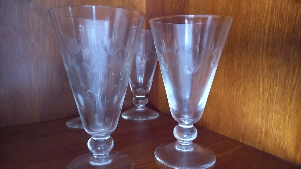 Vendo 4 copos de cristal antigo entrego em mão