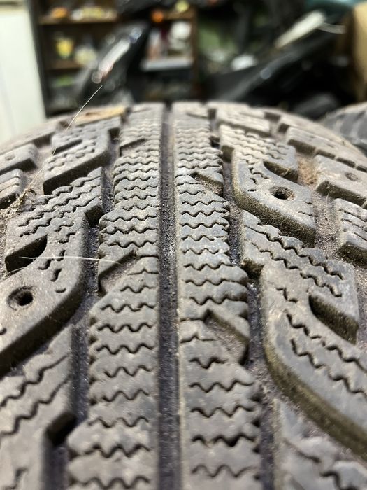 Продам пару резини KUMHO 215 65 16