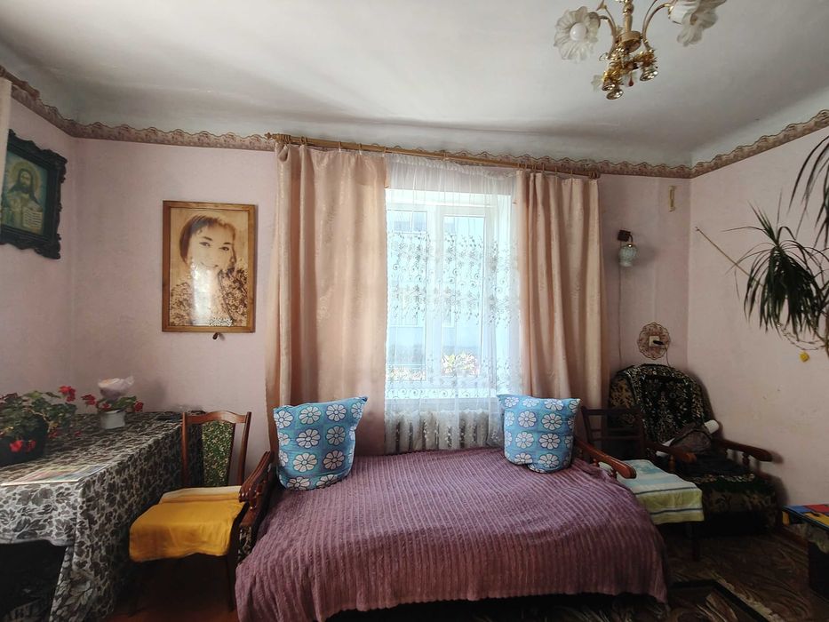 Трикімнатна квартира з автономним опаленням в районі ДЕУ