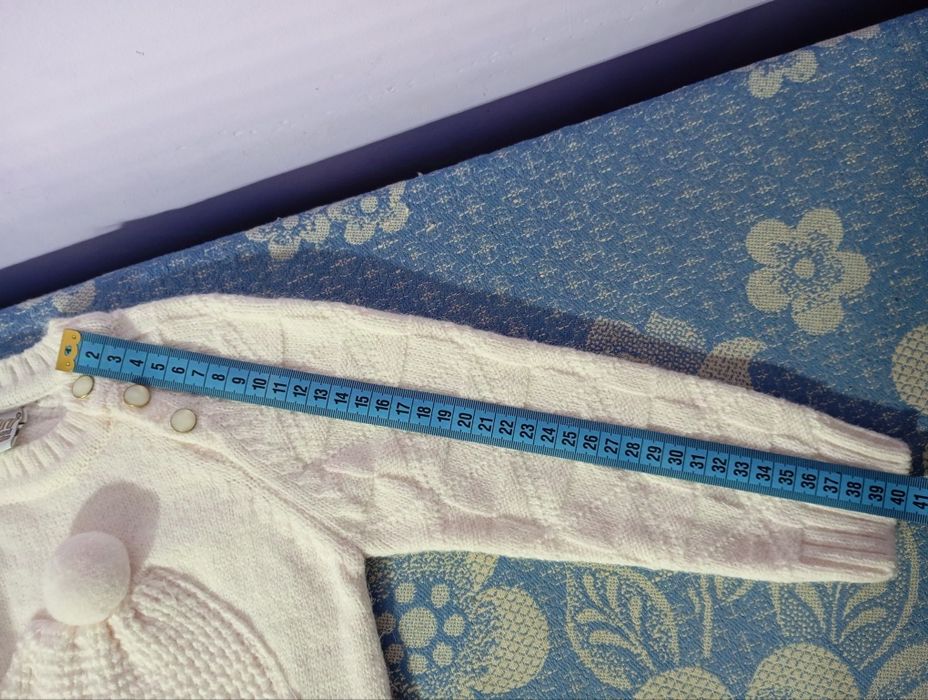 Дитячий светрик на дівчинку