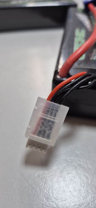 Bateria LiPo (Lítio Polímero) da marca Ovonic.