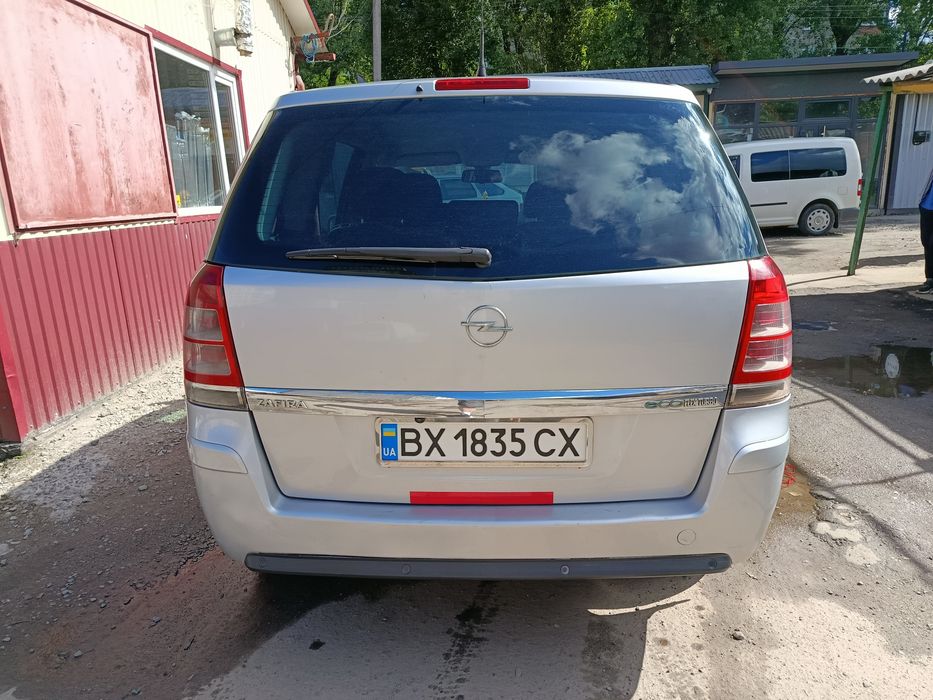 Продам Опель Зафіру.