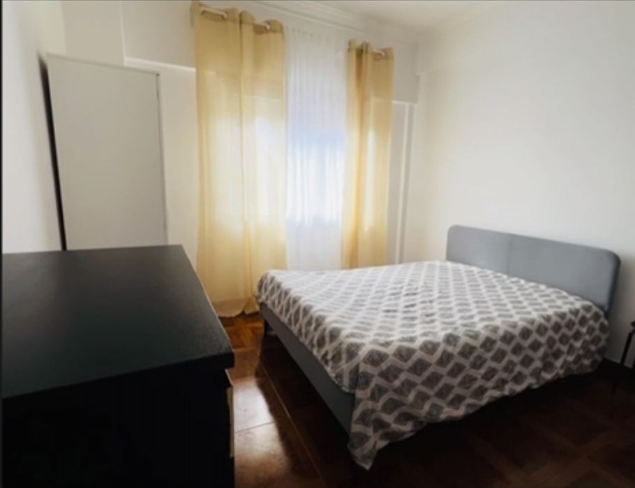 Quarto Duplo 600m Estação Sintra | Zona Calma | 500€