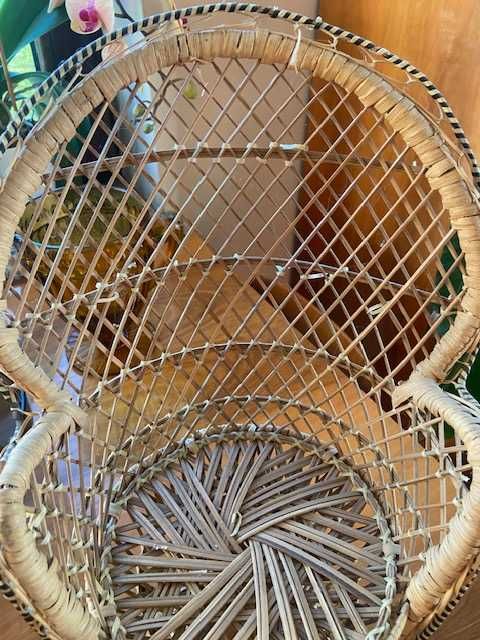 Pleciony fotel (kwietnik)