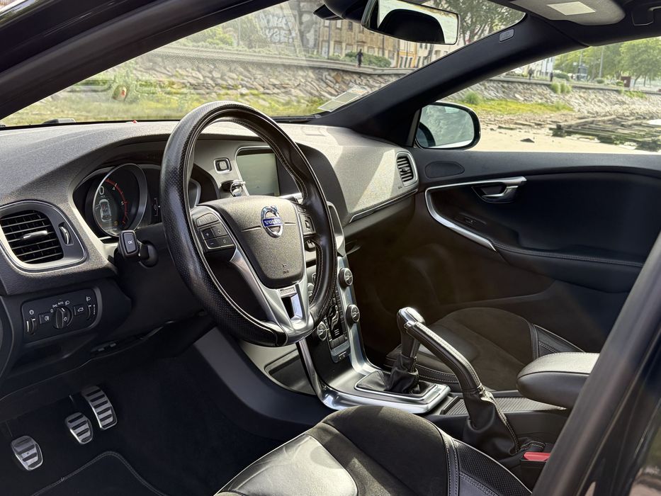 Volvo v40 D2 R Design
