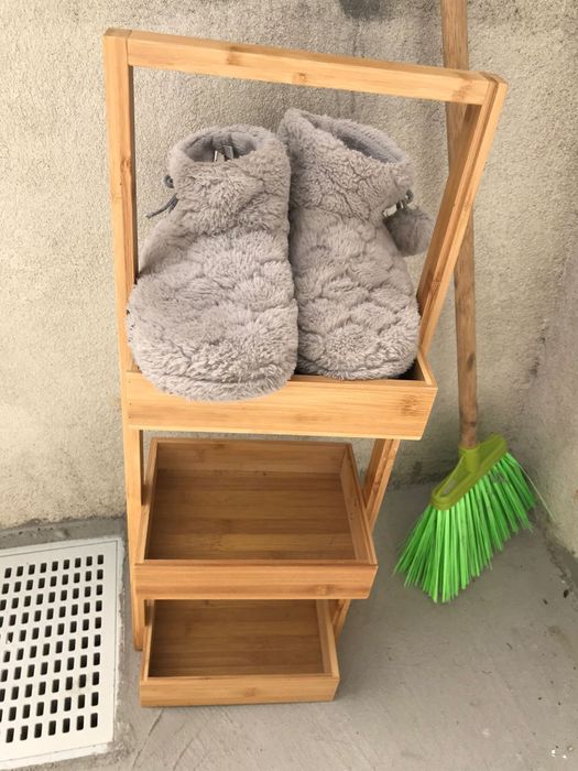 vendo prateleira de wc em bambu nova