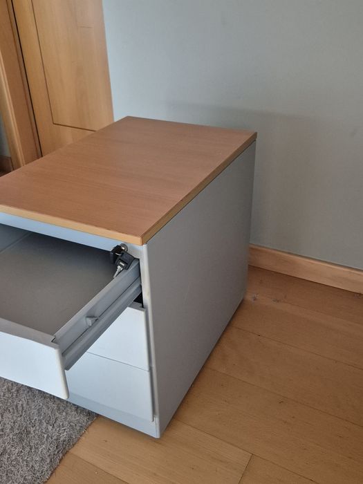 Bloco de gavetas para secretária