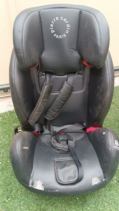 Cadeiras auto usadas, em estado satisfatório. 40€ as duas, 25€ em separado.