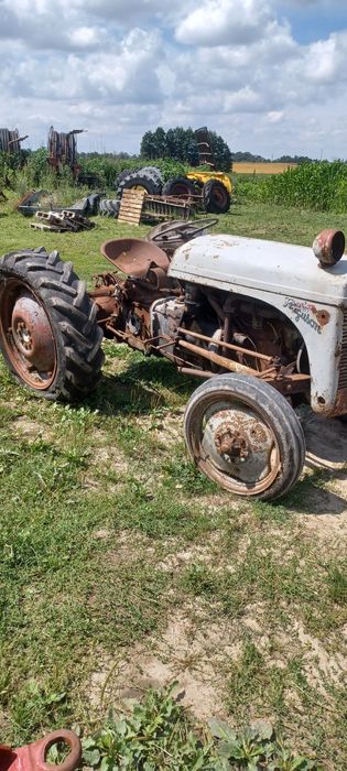 Sprzedam traktor ferguson