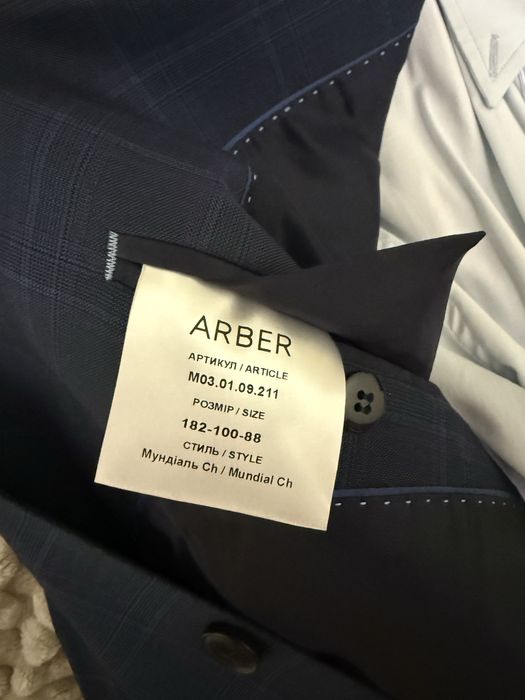 Чоловічий діловий костюм Arber