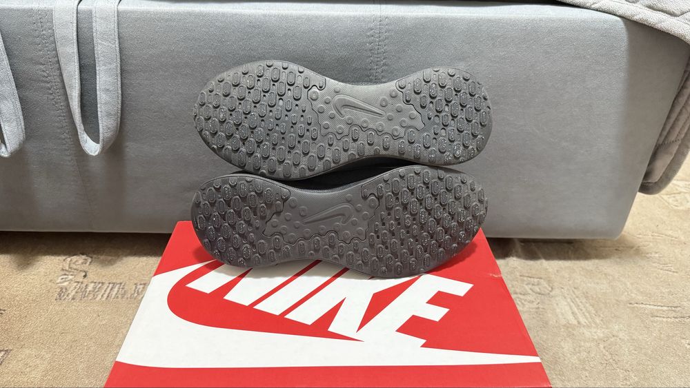 Кросівки Nike Revolution 7, розмір 44 28см