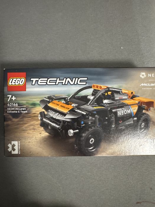 LEGO Technic Автомобиль для гонки NEOM McLaren Extreme E