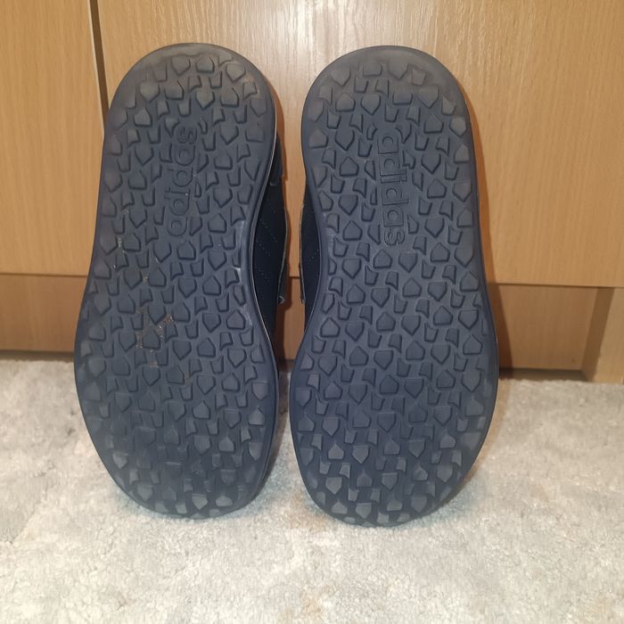 Дитячі кросівки Adidas 28 розмір