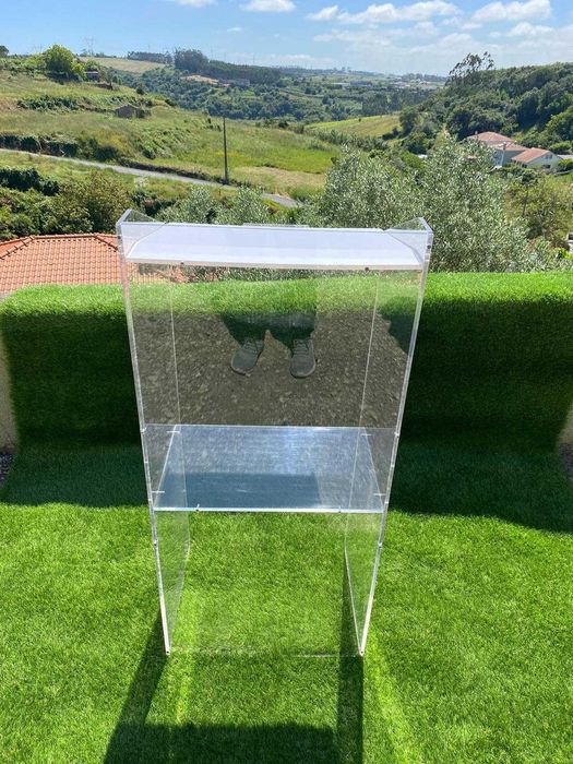 Pulpito em acrilico transparente