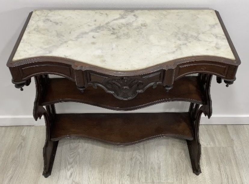 Antiga consola / credencia.