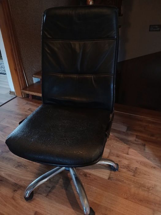 Продаю реально в хорошому стані крісло!!!