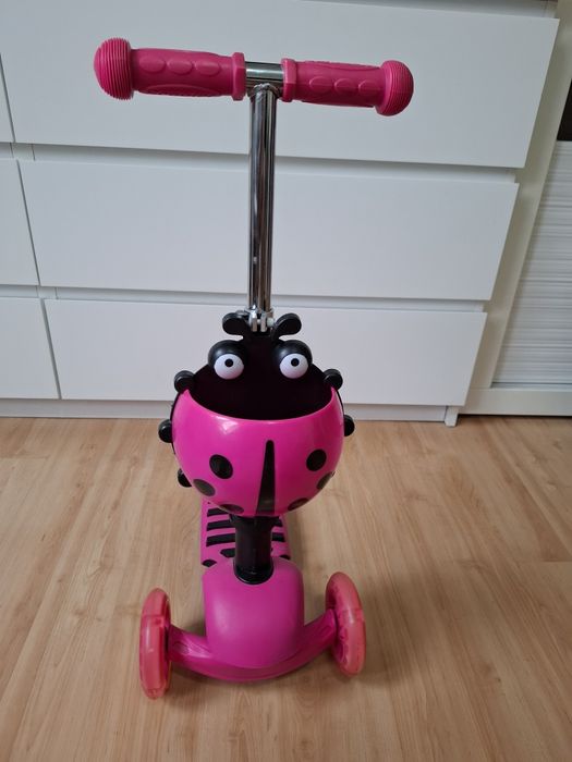 Różowa hulajnoga dziecięcia trójkołowa, koła led