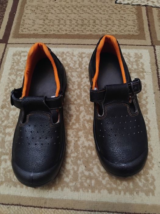 Продам спецобувь