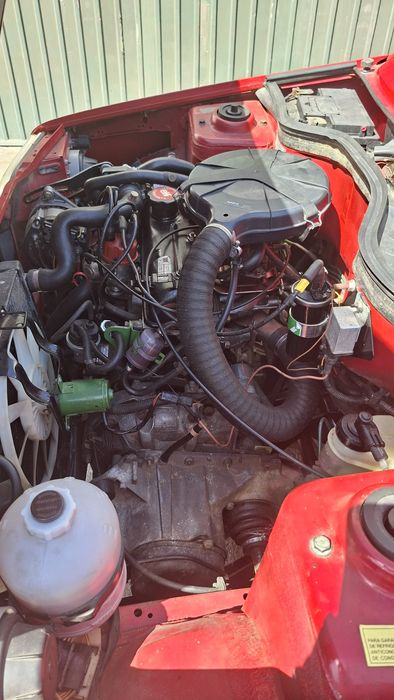 Renault 5 vermelho de 1989