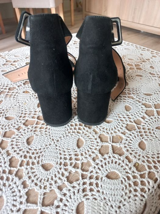 sandaly  na klocku