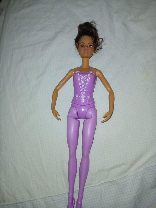 Bonecas barbie e frozen em bom estado