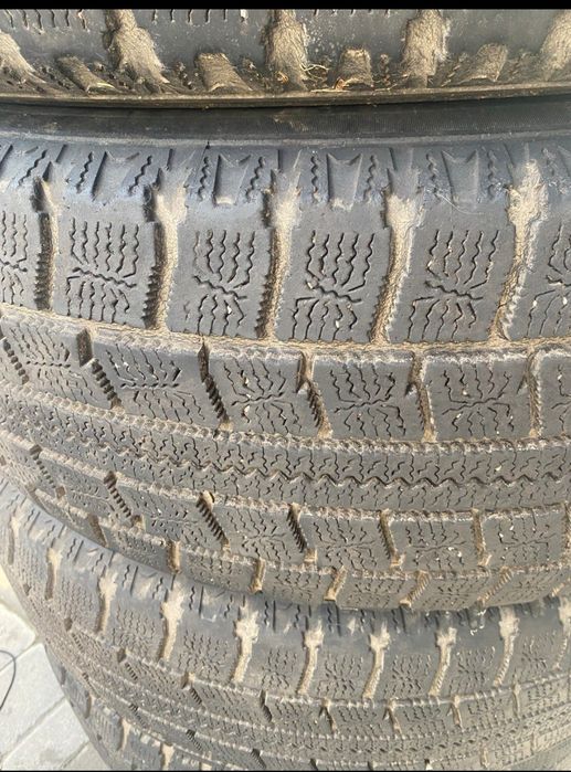 Продам зимову гуму, шини 215*60*17