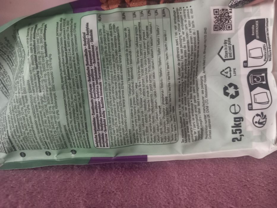 Ração complete para furão embalagem 2,5kg e 750g