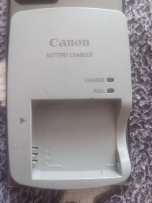 Зарядный пристрій Canon