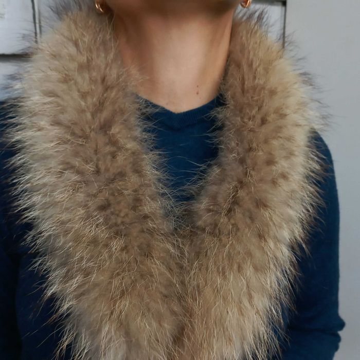 Меховой воротник (опушка) на капюшон.